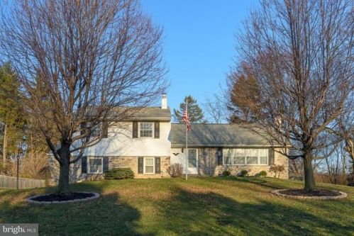 315 Friendship Dr, Paoli, PA 19301-1206