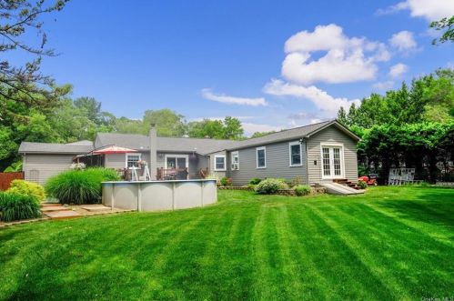 70 Mountain View Rd, Fishkill NY  12524-3209 exterior