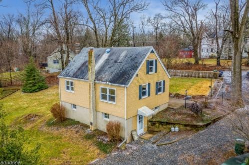 17 Village Glen Rd, Flemington, NJ 08822-2629