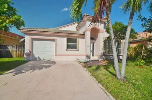 10439 16th St, Hollywood, FL 33025-4761