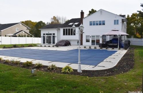 22 Wood Sorrell Ln, Elwood, NY 11731-4738