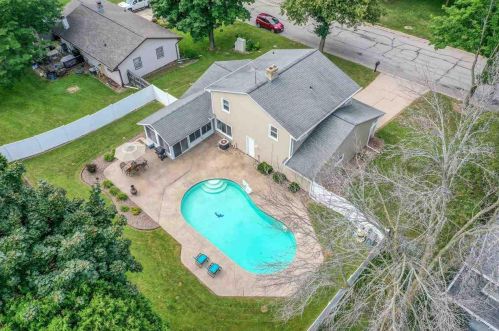 2742 Sherry Ln, Green Bay, WI 54302-5136