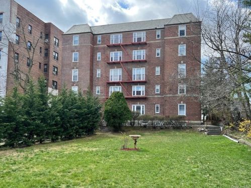 208 Centre Ave, New Rochelle NY  10805-2633 exterior