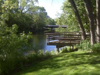 7240 Pierron Rd, Milwaukee WI  53209-2156 exterior