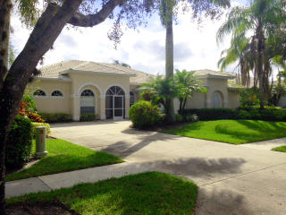 7782 Naples Heritage Dr, Naples FL  34112-2734 exterior