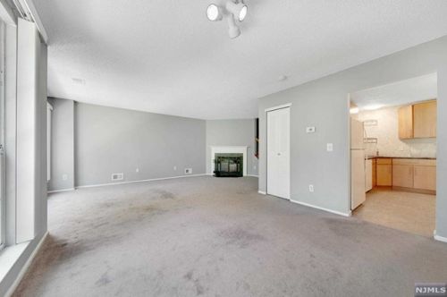 512 Quince Ct, Mahwah, NJ 07430-2093