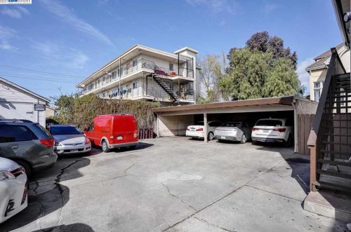 1517 51st Ave, Oakland CA 94601-5237 exterior