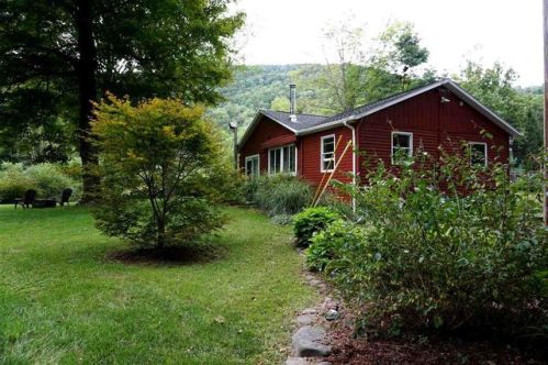 28 Wettje Rd, Shandaken, NY 12480-5021