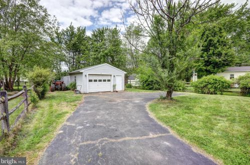 20 Loudoun St, Lovettsville VA  20180-8510 exterior