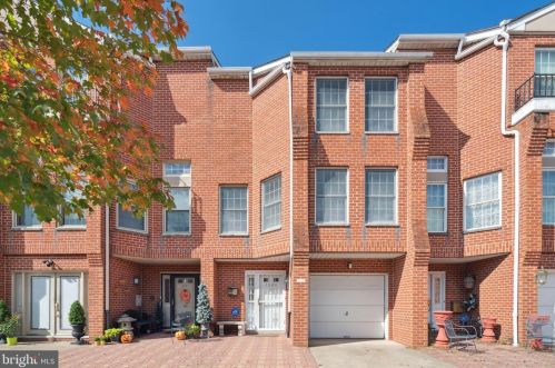 3226 Chaucer St, Philadelphia, PA 19145-5840