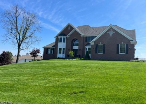 28 Skyview Dr, Sparta, NJ 07871-1784
