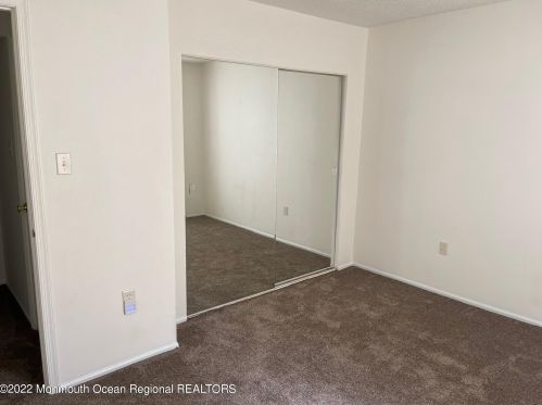 13 Linton Close, East Freehold NJ 07728-3816 exterior