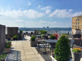 306 97th St, New York, NY 10025-6121