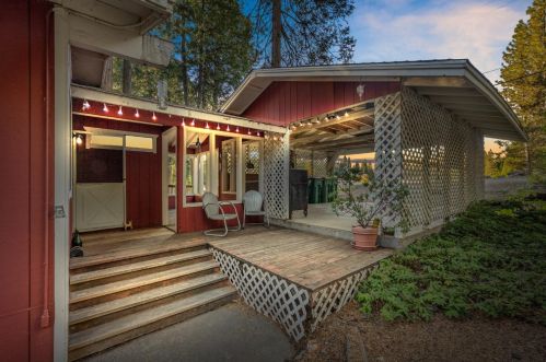 6204 Pine St, Pacific House, CA 95726-9608