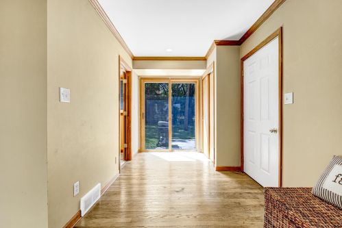 9019 Poplar Dr, Thiensville WI  53097-3155 exterior