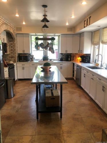 21 Linden Pl, Middletown NY  10940-4803 exterior
