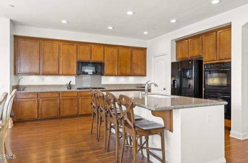 871 Coronado Cir, Santa Paula CA  93060-1666 exterior