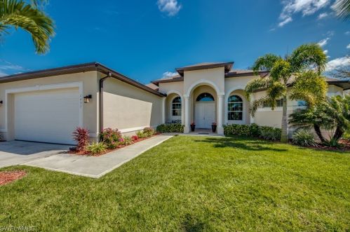 1437 4th Pl, Cape Coral, FL 33990-2015