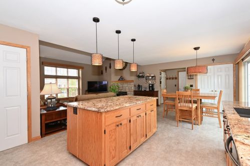 28842 Stone Ridge Ct, Waterford WI  53185-5609 exterior