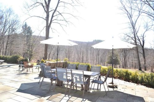 86 Squire Rd, Roxbury CT  06783-1719 exterior