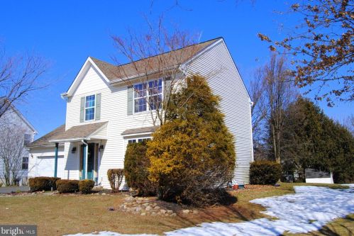 16 Victoria Dr, Dale, PA 19504-8885