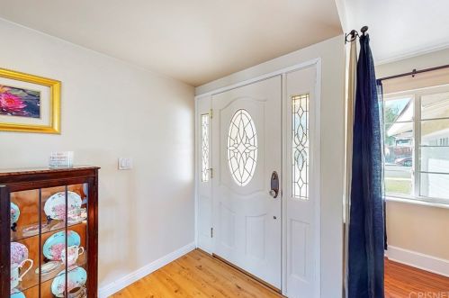 27216 Garza Dr, Santa Clarita, CA 91350-2158