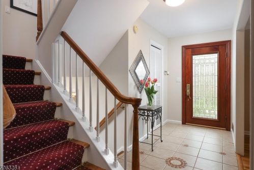 33 Dobbs St, Bernardsville, NJ 07924-2532