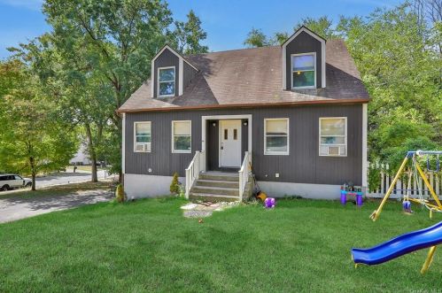 137 Wait St, Walden, NY 12586-1325