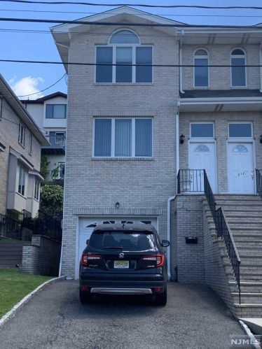 212 10th St, Palisades Park NJ  07650-2002 exterior