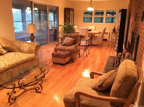 20 Lincoln Pl, White Plains NY  10603-2152 exterior