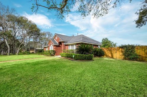 9707 Church St, Needville, TX 77461-8512