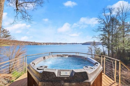 300 Lake Blvd, Mahopac, NY 10541-1709