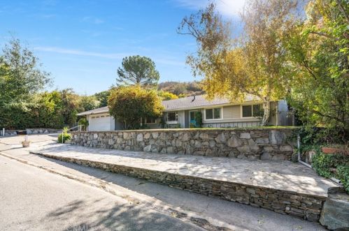 15806 Ruthspring Dr, Santa Clarita, CA 91387-4011