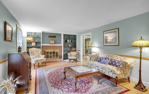 15 Danbury Cir, Amherst NH  03031-2016 exterior