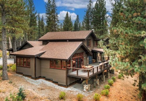 11082 Meek Ct, Truckee CA  96161-2979 exterior