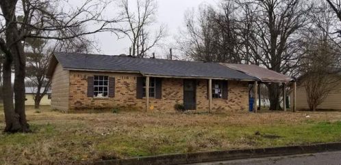 232 Grace St, Clarksdale, MS 38614-2824