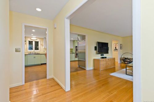 89 Edgemont Rd, Scarsdale, NY 10583-3639