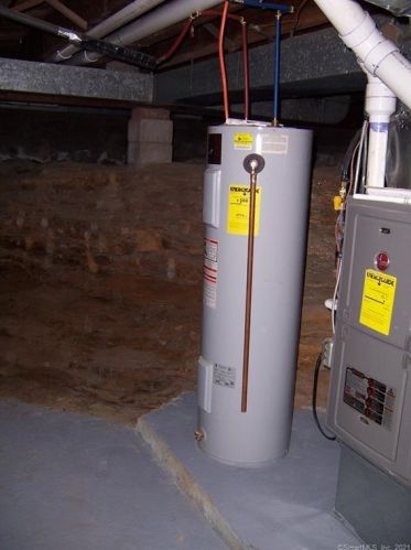 71 Alba Ave, Bridgeport CT  06606-2933 exterior