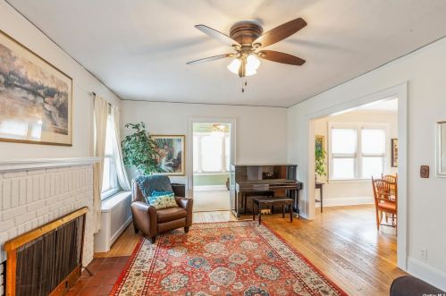 14 Spruce St, Great Neck, NY 11021-3811