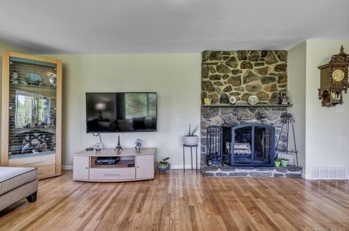 615 Westchester Rd, Colchester CT  06415-2224 exterior