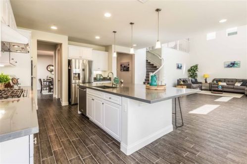 325 Adobe Estates Dr, Vista, CA 92083-1965