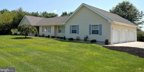 276 Warren Dr, North Hanover, NJ 08562-1534