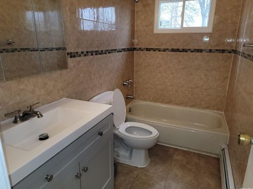 373 43rd St, Copiague NY  11726-1119 exterior