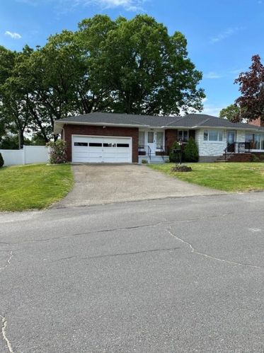 353 Highland Dr, Waterbury, CT 06708-3663