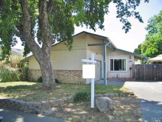 1207 5th St, Fairfield, CA 94533-4413