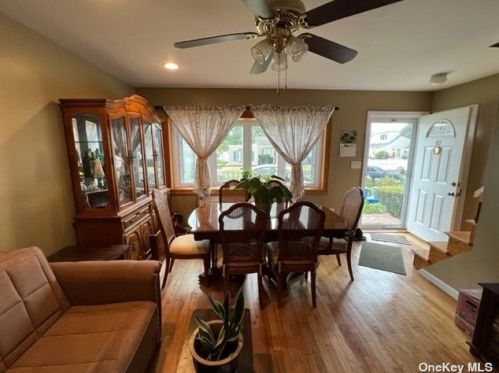 80 Doges Promenade, North Lindenhurst NY  11757-6408 exterior