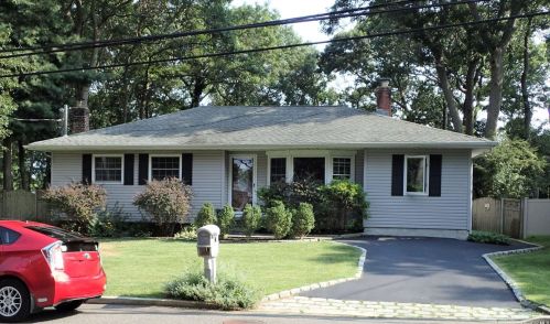 428 Henry Blvd, Holbrook, NY 11741-2915
