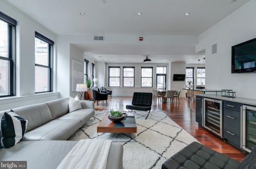 1515 Locust St, Philadelphia PA  19102-3726 exterior