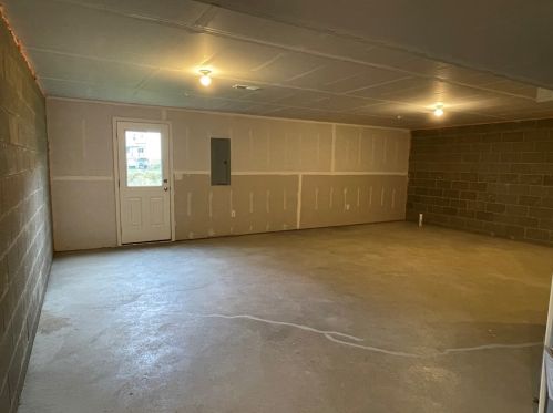1703 Canterbury Dr, Imperial PA  15126-9186 exterior