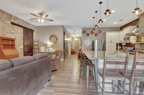 2514 27th Ave, Naples, FL 34120-7568